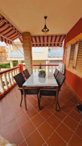 Balkoni atau teres di Chalet Playa Chilches