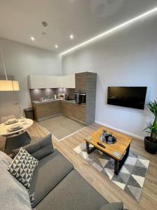 TV a/nebo společenská místnost v ubytování Luxury 1 Bedroom Bournville Apartment