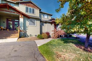a house with a porch and a yard at Eagle Crest in Redmond