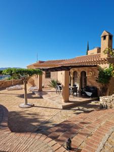 a house with a patio with a table and chairs at Casa Estrella in Almería