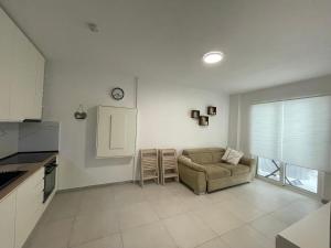 Kuchyň nebo kuchyňský kout v ubytování Sunshine Apt Qerret-Golem Beach-Self-Check-in