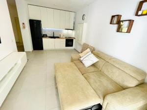 Kuchyň nebo kuchyňský kout v ubytování Sunshine Apt Qerret-Golem Beach-Self-Check-in