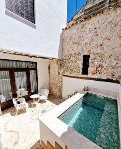a swimming pool in the middle of a house at La Casa de la Rufi in Colmenar de Oreja