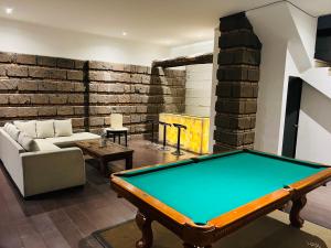 Кът за сядане в QA Hotel