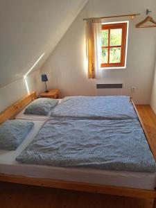 Postel nebo postele na pokoji v ubytování Roubenka Zlatnice - Stupná + 14 fotografií