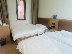 Ένα ή περισσότερα κρεβάτια σε δωμάτιο στο IMMERSING Hotel Beijing Tiananmen Square Branch