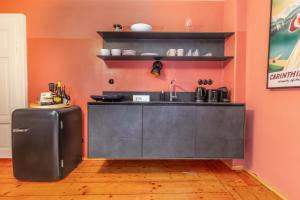 Kuchyň nebo kuchyňský kout v ubytování Villa 100 und 10 - 4 stilvolle City-Apartments
