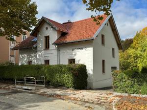 Budova, kde se vila nachází
