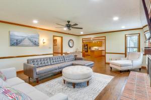 Galería fotográfica de House on 20 Acres with On-Site Pond in Spring Lake! en Spring Lake