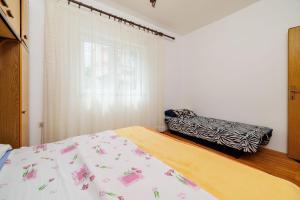 Ein Bett oder Betten in einem Zimmer der Unterkunft Apartments Zvonimir