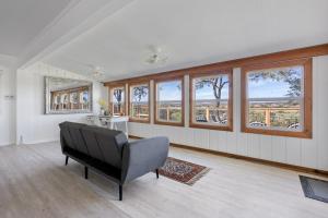 Gallery image of Guadalupe Bluff Farmhouse in Kerrville