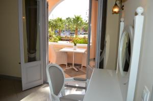 Balkoni atau teres di Castro Hotel