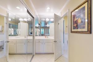 Et badeværelse på Silverado Resort and Spa 375