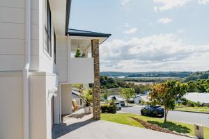 TerranoraEntire Unit with Own Entrance near Gold coast Airport for family holidays 04 Beds 2 rooms的街景度假屋