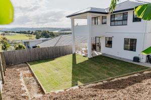 Entire Unit with Own Entrance near Gold coast Airport for family holidays 04 Beds 2 rooms外面的花园