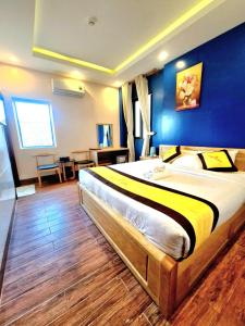 Postel nebo postele na pokoji v ubytování Hoàng Gia Hotel Côn Đảo