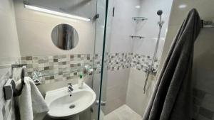 Bilik mandi di Appart Prestige au Centre de Rabat Luxe & Confort