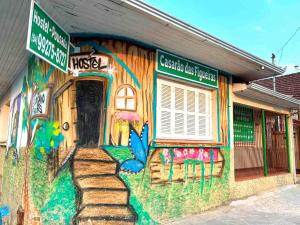 a building with a painting on the side of it at Casarão das Figueiras in Caxias do Sul