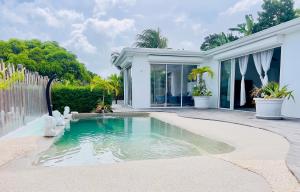 Bassein majutusasutuses Villa Amaryllis luxueuse,piscine,vue mer,plage või selle lähedal