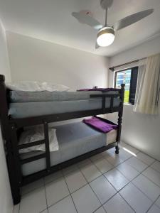Postel nebo postele na pokoji v ubytování Triplex White em Caiobá-Matinhos-Pr a 200 mt do mar