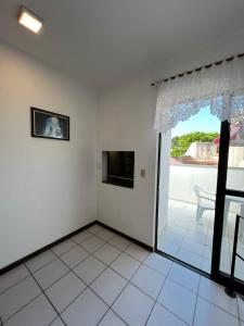 TV a/nebo společenská místnost v ubytování Triplex White em Caiobá-Matinhos-Pr a 200 mt do mar + 37 fotografií