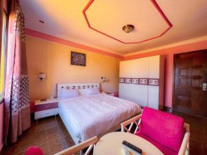 Ένα ή περισσότερα κρεβάτια σε δωμάτιο στο Hôtel Gloria Muanda +3 φωτογραφίες