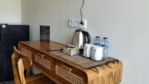 Kutus Bali Guesthouse的咖啡和沏茶工具