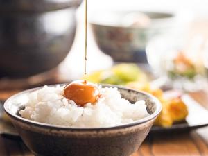 a bowl of rice with an egg on top at 瀧乃元 近藤家（Kondoke-Inn) in Toon