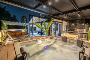 Fotografie z fotogalerie ubytování Private Sauna Jacuzzi Billiard Gym Luxury Retreat v destinaci El Poblado