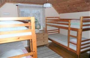 Rúm í herbergi á Stunning Home In Sölvesborg With 2 Bedrooms, Wifi And Sauna
