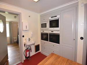 メレルードにあるAmazing Home In Mellerud With 4 Bedrooms And Wifiのギャラリーの写真