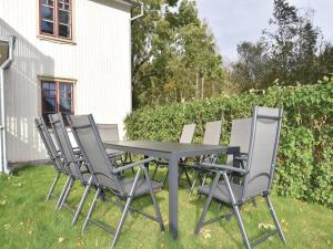 メレルードにあるAmazing Home In Mellerud With 4 Bedrooms And Wifiのギャラリーの写真 +24枚の写真