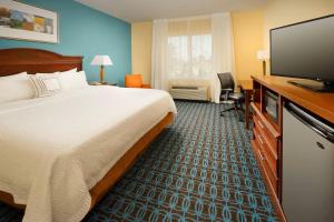 TV a/nebo společenská místnost v ubytování Fairfield Inn & Suites by Marriott Waco North