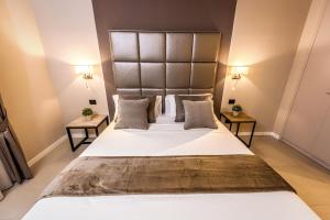 Postel nebo postele na pokoji v ubytování Delle Vittorie Luxury Rooms&Suites