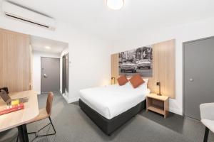 Littomore Hotel on Stewart, Bathurst客房内的一张或多张床位