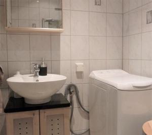 Koupelna v ubytování Beautiful Home In Karlshamn With 2 Bedrooms And Wifi
