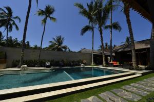 Bazén v ubytování Benthos Bali Dive Resort nebo v jeho okolí