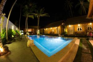 Bazén v ubytování Benthos Bali Dive Resort nebo v jeho okolí