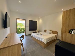 TV a/nebo společenská místnost v ubytování Minh Hai Resort