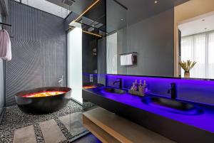 Kamar mandi di Alex Villas Complex N4