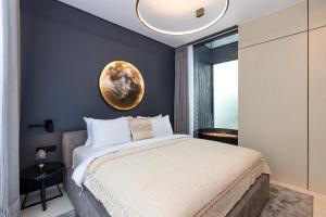 Tempat tidur dalam kamar di Alex Villas Complex N4