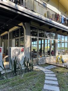 Balkón nebo terasa v ubytování 鉄木彩虹小屋