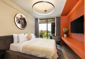 Tempat tidur dalam kamar di Alex Villas Complex N4