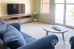 Μια τηλεόραση ή/και κέντρο ψυχαγωγίας στο Glen’s Parkview Apartment 1