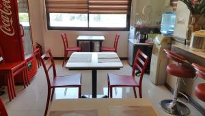 PearLi View Hotel Iloilo powered by Cocotelにあるレストランまたは飲食店