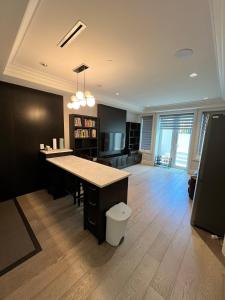 Kuchyň nebo kuchyňský kout v ubytování Private Rooms in Vancouver West
