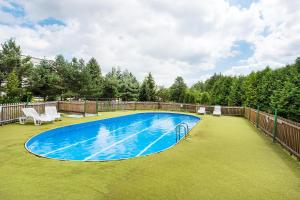 Bazén v ubytování Holiday Park Vrchlabí - Liščí farma nebo v jeho okolí