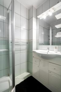 Bany a Comfy Flat with Amazing Views- 2BDR Spacious - Landmark & City 37 fotos més