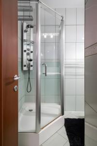 Bany a Comfy Flat with Amazing Views- 2BDR Spacious - Landmark & City