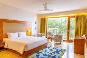 Postel nebo postele na pokoji v ubytování Vibe Munnar Resort & Spa